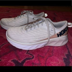 Hoka OneOne Arahi 4 running shoes